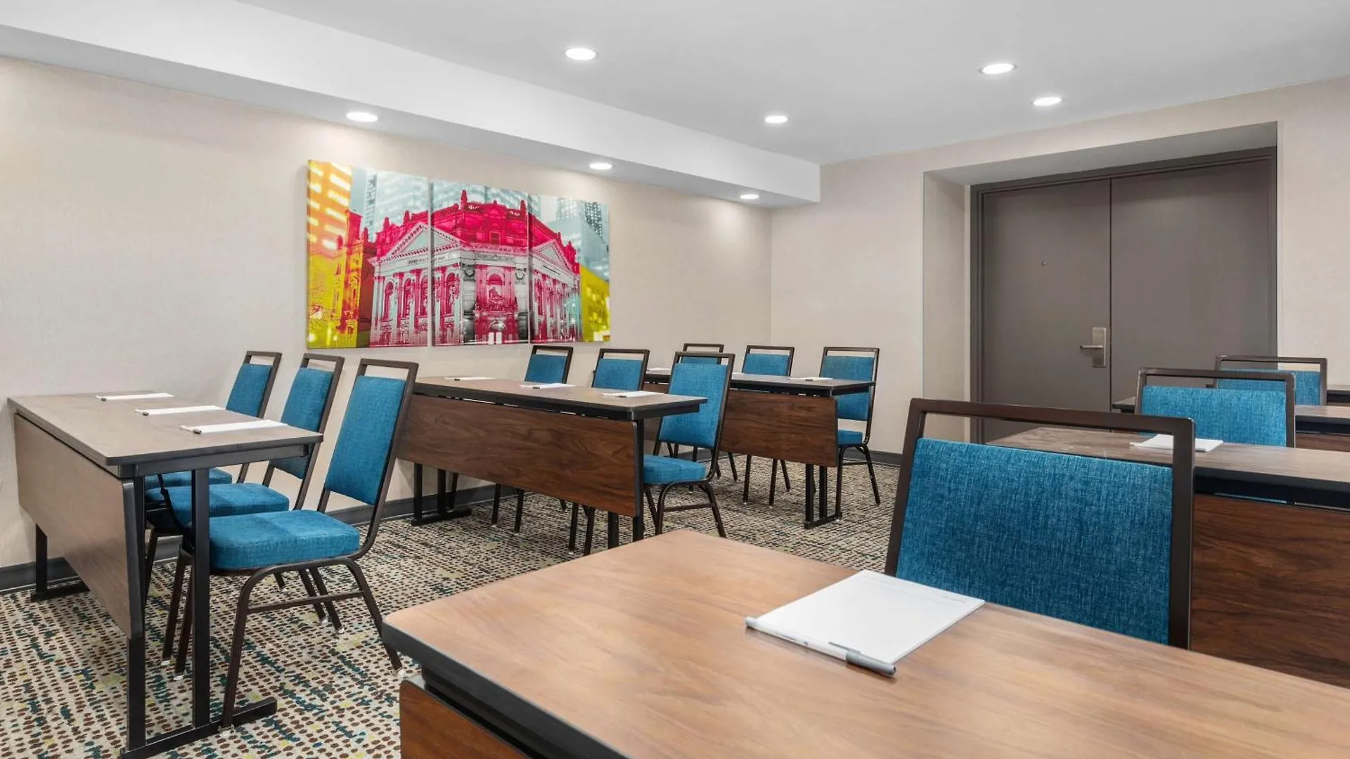 מלון Hampton Inn & Suites By Hilton Toronto Downtown