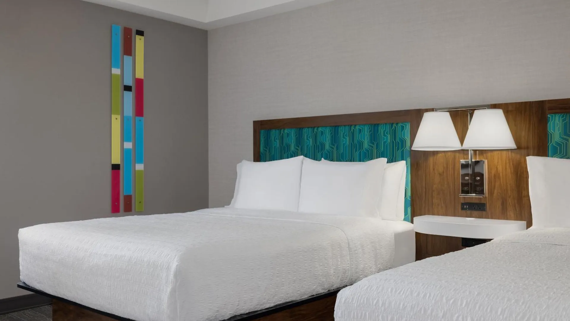 Hampton Inn & Suites By Hilton Toronto Downtown מלון