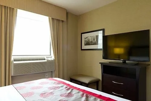 מלון Hampton Inn & Suites By Hilton Toronto Downtown