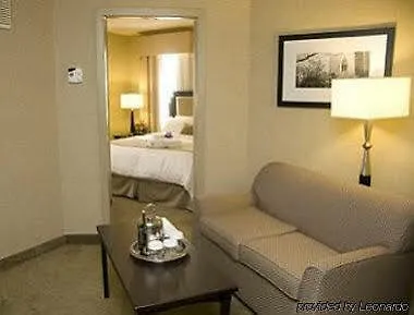 *** מלון Hampton Inn & Suites By Hilton Toronto Downtown קנדה